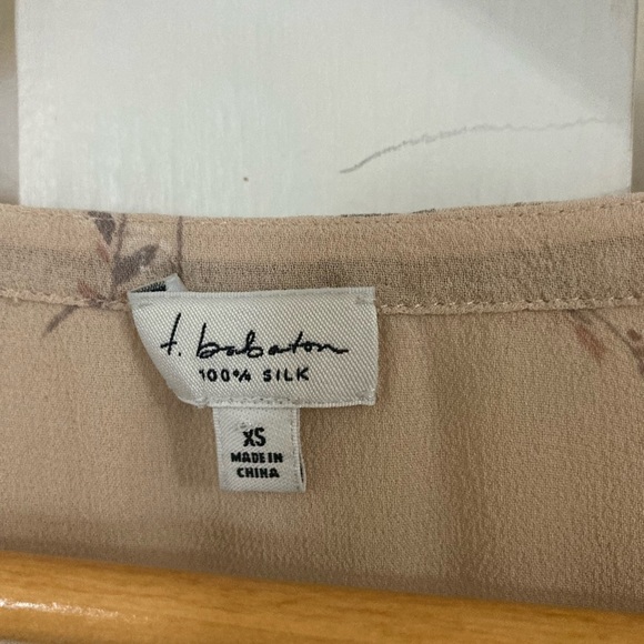 ARITZIA T. Babaton 100% silk floral sheer button down blouse cardigan - Picture 2 of 8